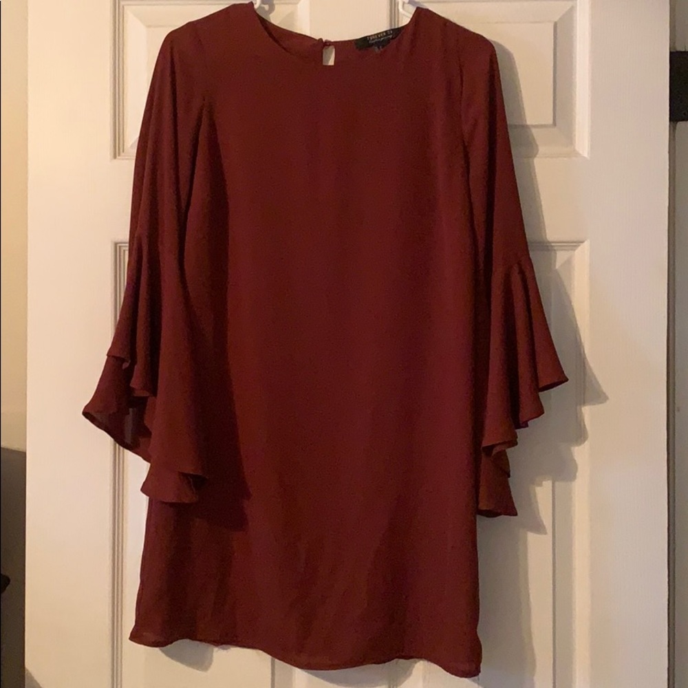 Ruffle sleeve shift dress